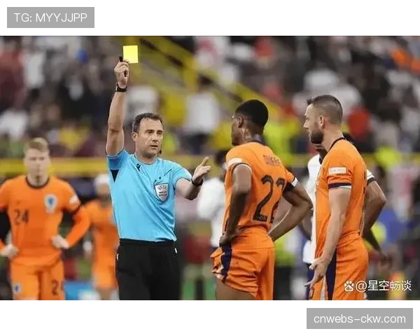 绝杀后，沃特金斯冲向角旗区与定位球主罚者麦金紧紧相拥