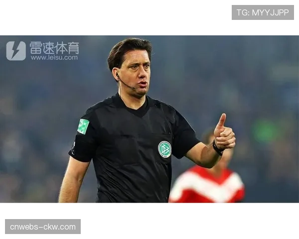 走进德甲裁判培训:VAR如何介入并评估可能导致快速反击的犯规动作 走进德甲裁判培训:VAR如何介入并评估可能导致快速反击的犯规动作